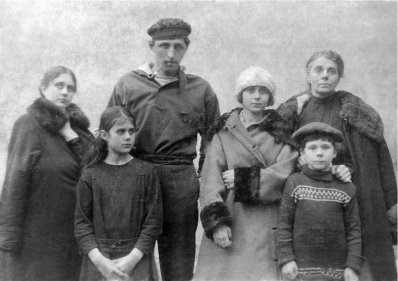 Иллюстрация к книге — Бывшие люди. Последние дни русской аристократии [i_037.jpg]