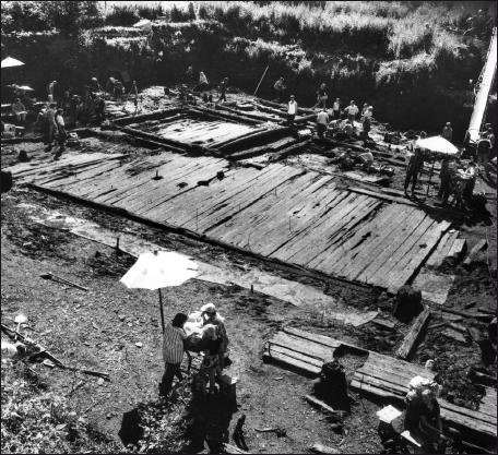 Иллюстрация к книге — Очерки истории средневекового Новгорода [i_014.jpg]