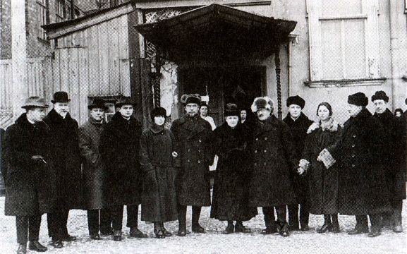 Иллюстрация к книге — От варягов до Нобеля [i_121.jpg]