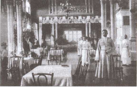 Иллюстрация к книге — Легенды московского застолья. Заметки о вкусной, не очень вкусной, здоровой и не совсем здоровой, но все равно удивительно интересной жизни [i_008.jpg]