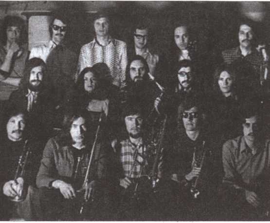 Иллюстрация к книге — Легенды московского застолья. Заметки о вкусной, не очень вкусной, здоровой и не совсем здоровой, но все равно удивительно интересной жизни [i_046.jpg]