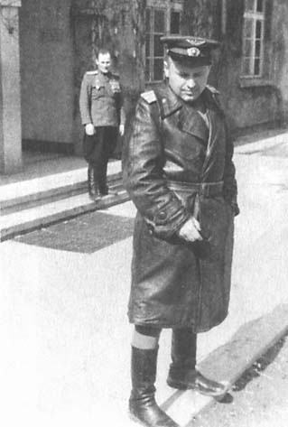 Иллюстрация к книге — Прикрой, атакую! В атаке - &quot;Меч&quot; [_25.jpg]