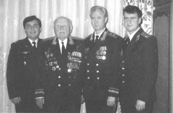 Иллюстрация к книге — Прикрой, атакую! В атаке - &quot;Меч&quot; [_30.jpg]