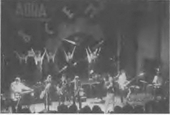 Иллюстрация к книге — Это было навсегда, пока не кончилось. Последнее советское поколение [i_040.jpg]