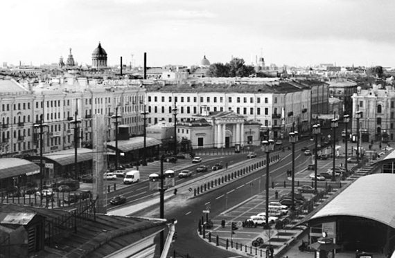 Иллюстрация к книге — Сенная площадь. Вчера, сегодня, завтра [i_025.jpg]