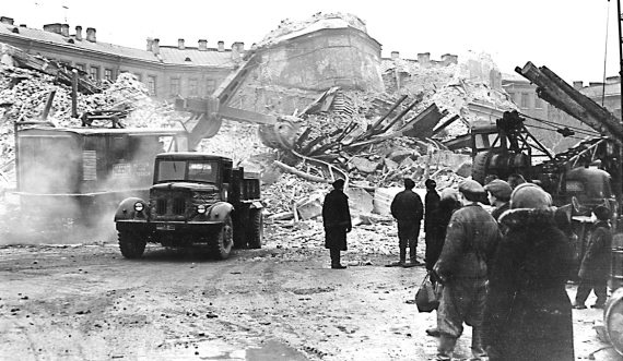 Иллюстрация к книге — Сенная площадь. Вчера, сегодня, завтра [i_065.jpg]