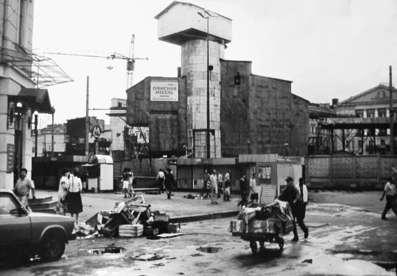 Иллюстрация к книге — Сенная площадь. Вчера, сегодня, завтра [i_070.jpg]