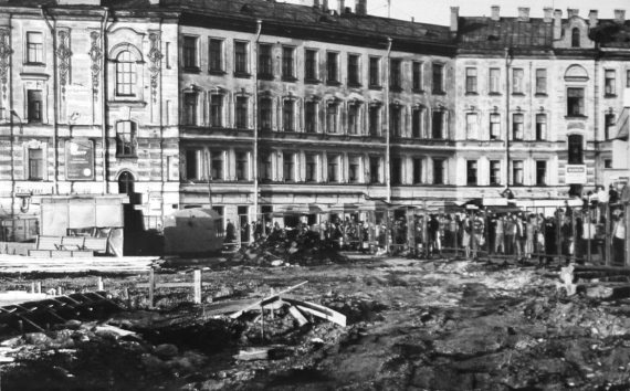 Иллюстрация к книге — Сенная площадь. Вчера, сегодня, завтра [i_073.jpg]