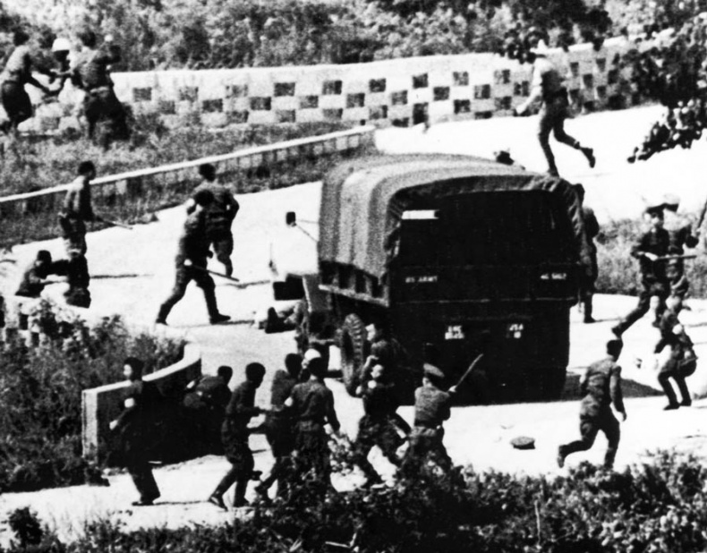 Иллюстрация к книге — Переговоры с монстрами. Как договориться с сильными мира сего [i_024.jpg]