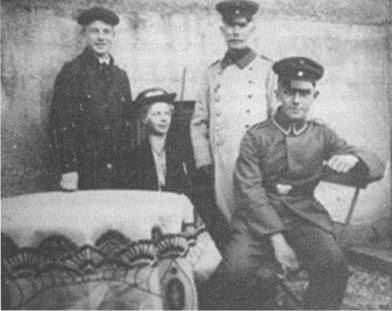 Иллюстрация к книге — Гейзенберг. Принцип неопределенности [pic_9.jpg]