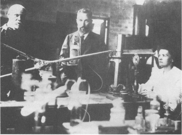 Иллюстрация к книге — Мария Кюри. Радиоактивность и элементы [i_016.jpg]