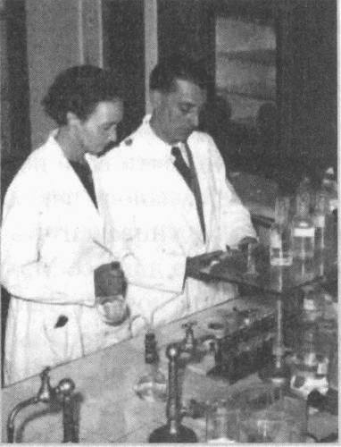 Иллюстрация к книге — Мария Кюри. Радиоактивность и элементы [i_056.jpg]