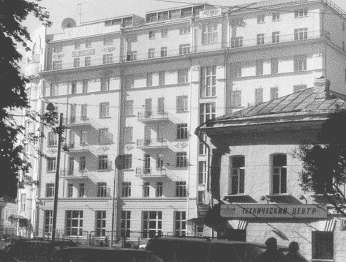 Иллюстрация к книге — Повседневная жизнь Москвы в Сталинскую эпоху. 1930-1940 года [i_015.jpg]