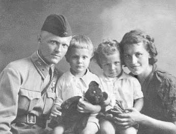 Иллюстрация к книге — Повседневная жизнь Москвы в Сталинскую эпоху. 1930-1940 года [i_021.jpg]