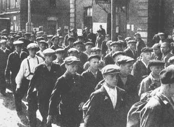 Иллюстрация к книге — Повседневная жизнь Москвы в Сталинскую эпоху. 1930-1940 года [i_022.jpg]