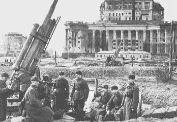 Иллюстрация к книге — Повседневная жизнь Москвы в Сталинскую эпоху. 1930-1940 года [i_027.jpg]