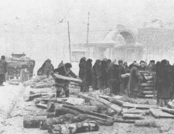 Иллюстрация к книге — Повседневная жизнь Москвы в Сталинскую эпоху. 1930-1940 года [i_036.jpg]