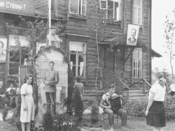 Иллюстрация к книге — Повседневная жизнь Москвы в Сталинскую эпоху. 1930-1940 года [i_051.jpg]