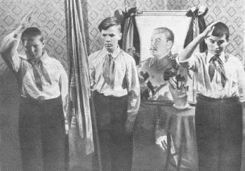 Иллюстрация к книге — Повседневная жизнь Москвы в Сталинскую эпоху. 1930-1940 года [i_056.jpg]