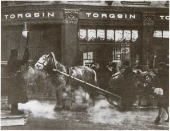 Иллюстрация к книге — Повседневная жизнь Москвы в Сталинскую эпоху 1920-1930-е годы [i_050.jpg]