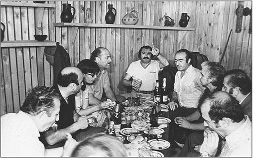 Иллюстрация к книге — Застолье в застой [i_013.jpg]