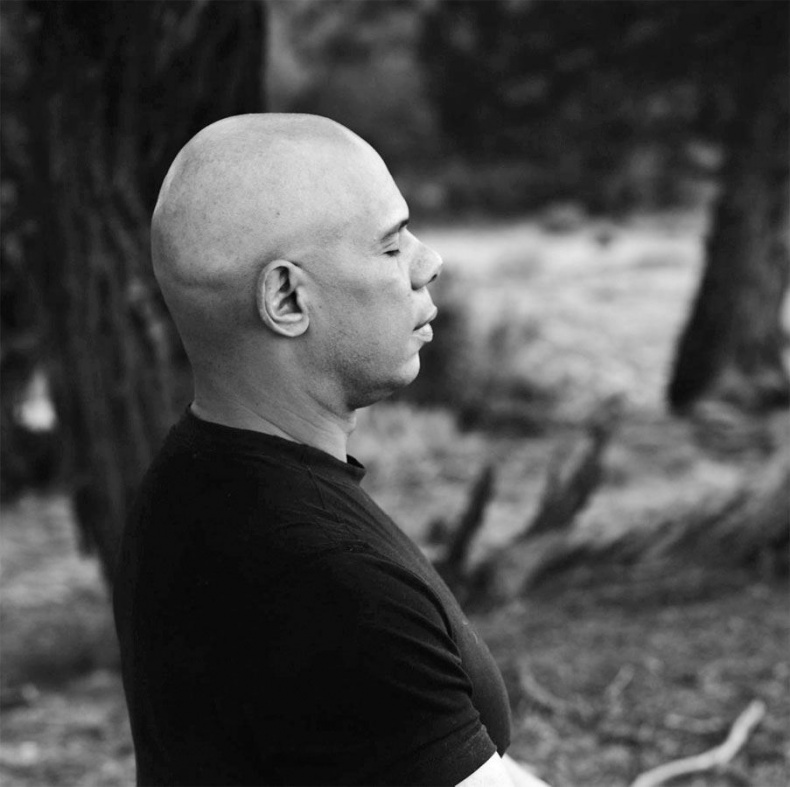 Иллюстрация к книге — Путь йога. 365 советов по развитию осознанности и сострадания в повседневной жизни [i_010.jpg]