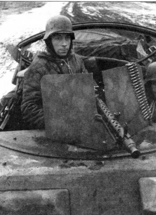 Иллюстрация к книге — Бронетранспортеры Вермахта [img_47.jpg]