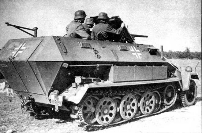 Иллюстрация к книге — Бронетранспортеры Вермахта [img_71.jpg]