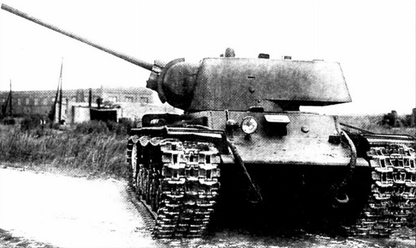 Иллюстрация к книге — Тяжёлый танк КВ. Часть 1 [i_024.jpg]
