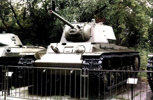 Иллюстрация к книге — Тяжёлый танк КВ. Часть 1 [i_062.jpg]