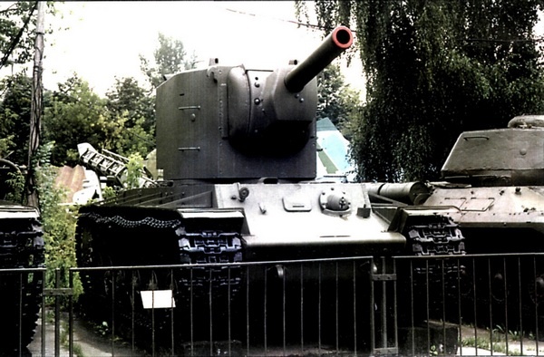 Иллюстрация к книге — Тяжёлый танк КВ. Часть 1 [i_063.jpg]