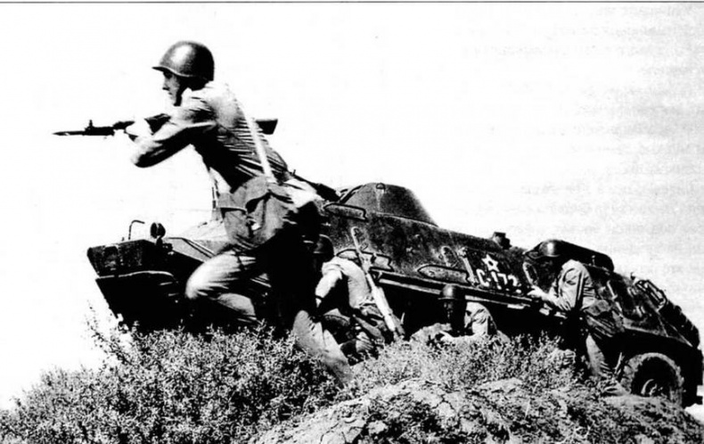 Иллюстрация к книге — Отечественные колесные бронетранспортеры БТР-60, БТР-70, БТР-80 [img_46.jpg]