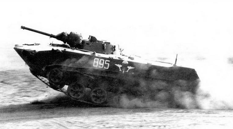 Иллюстрация к книге — Боевые машины десанта [i_072.jpg]