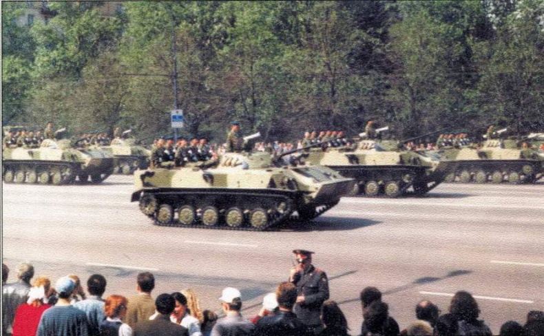 Иллюстрация к книге — Боевые машины десанта [i_136.jpg]