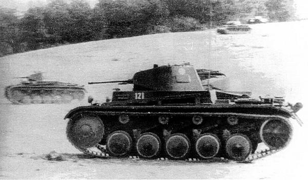 Иллюстрация к книге — Лёгкий танк Panzer II [i_012.jpg]