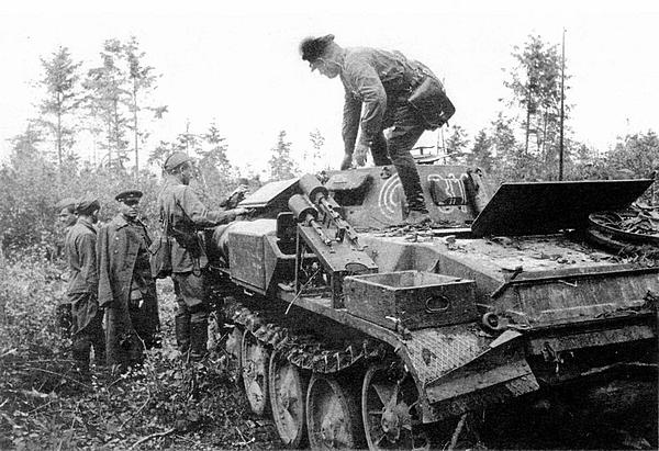 Иллюстрация к книге — Лёгкий танк Panzer II [i_038.jpg]