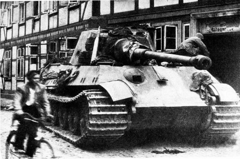 Иллюстрация к книге — Тяжелый танк «Королевский тигр» [img_42.jpg]