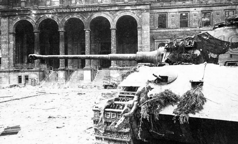 Иллюстрация к книге — Тяжелый танк «Королевский тигр» [img_46.jpg]