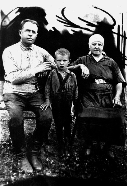 Иллюстрация к книге — Горбачев. Его жизнь и время [i_002.jpg]