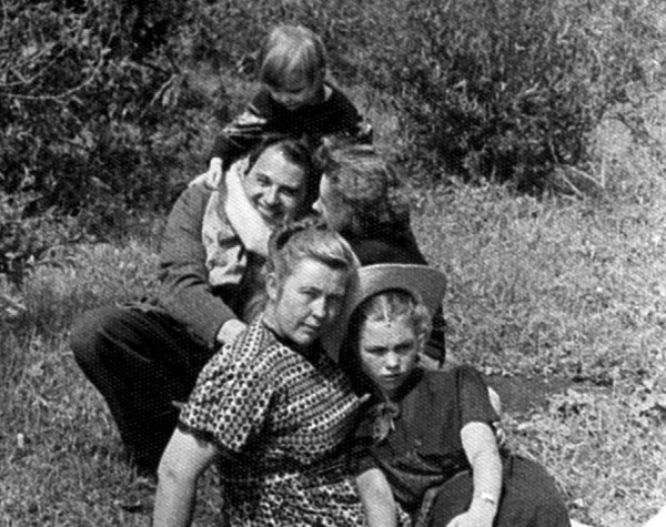 Иллюстрация к книге — Горбачев. Его жизнь и время [i_016.jpg]