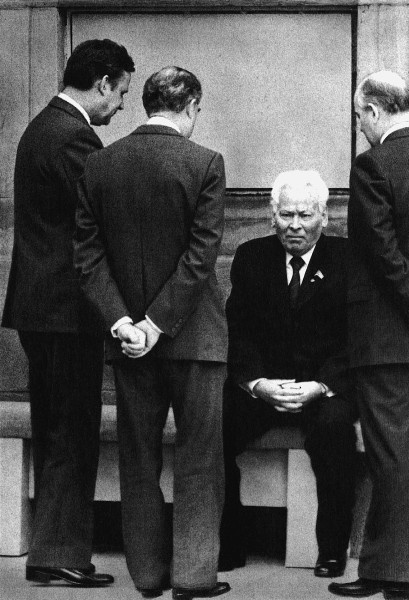 Иллюстрация к книге — Горбачев. Его жизнь и время [i_028.jpg]