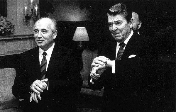 Иллюстрация к книге — Горбачев. Его жизнь и время [i_034.jpg]