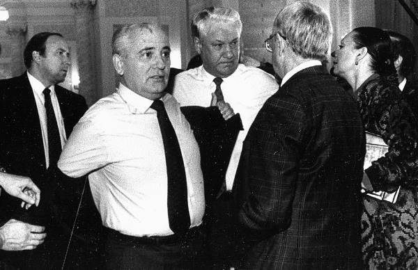 Иллюстрация к книге — Горбачев. Его жизнь и время [i_058.jpg]