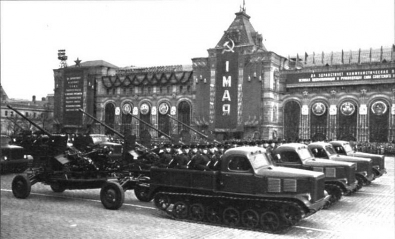 Иллюстрация к книге — Артиллерийские тягачи Советской Армии [img_19.jpg]