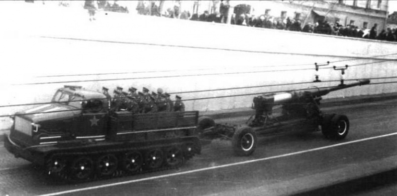 Иллюстрация к книге — Артиллерийские тягачи Советской Армии [img_45.jpg]