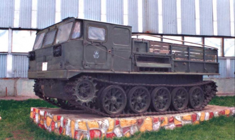 Иллюстрация к книге — Артиллерийские тягачи Советской Армии [img_47.jpg]