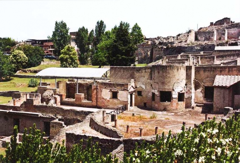 Иллюстрация к книге — Город-музей Помпеи [i_007.jpg]