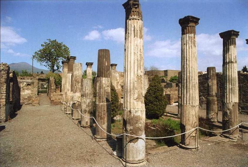 Иллюстрация к книге — Город-музей Помпеи [i_039.jpg]