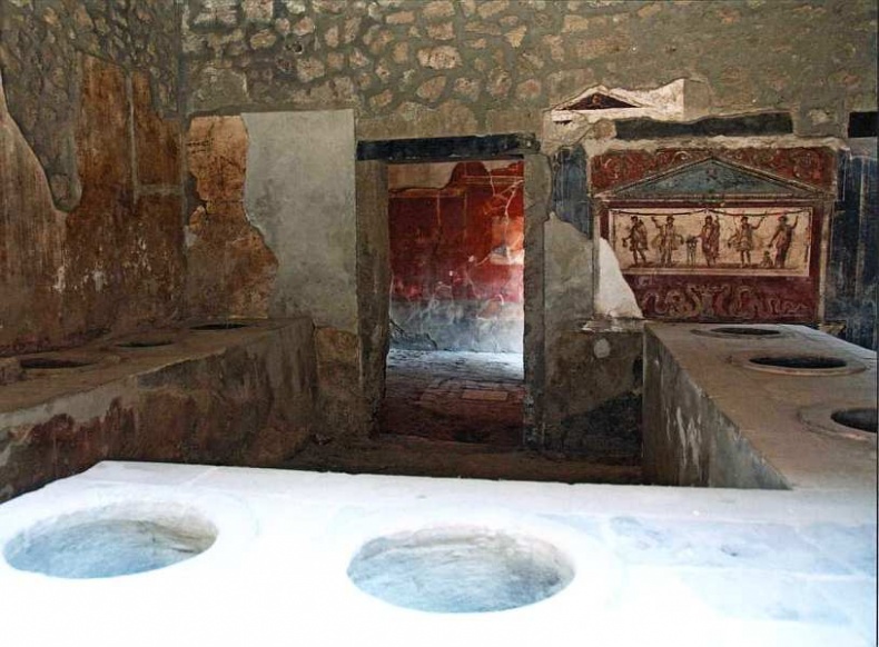 Иллюстрация к книге — Город-музей Помпеи [i_072.jpg]