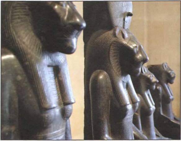 Иллюстрация к книге — Лувр [i_004.jpg]